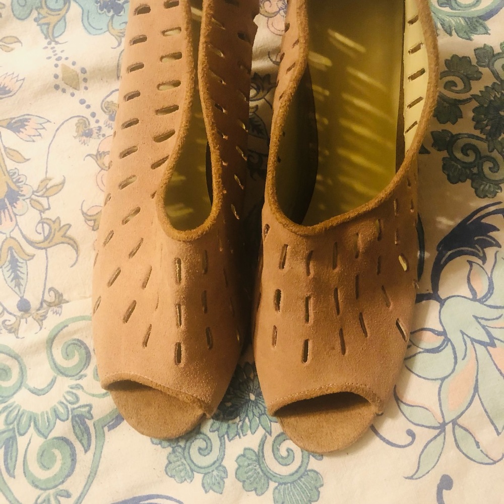 Shoes - Picture 4 of 4